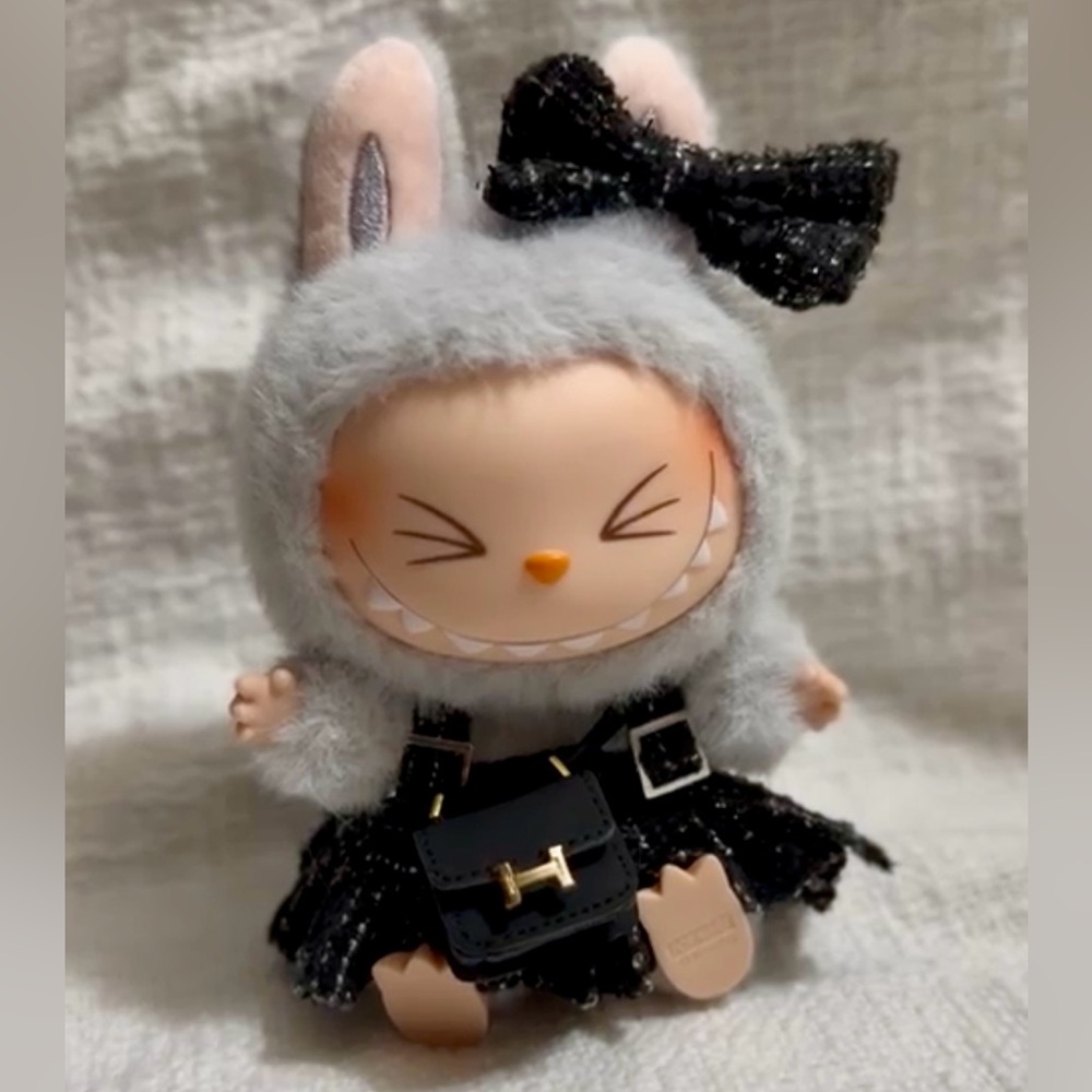 Pop Mart Labubu HeHe - Have A Seat